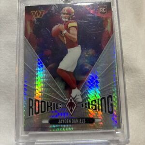 2024 Panini Phoenix Jayden Daniels - Rookie Rising Wave Parallel‎ - Commanders